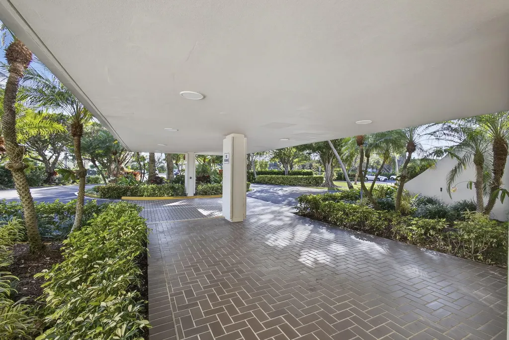 2400 Presidential Way West Palm Beach FL 33401