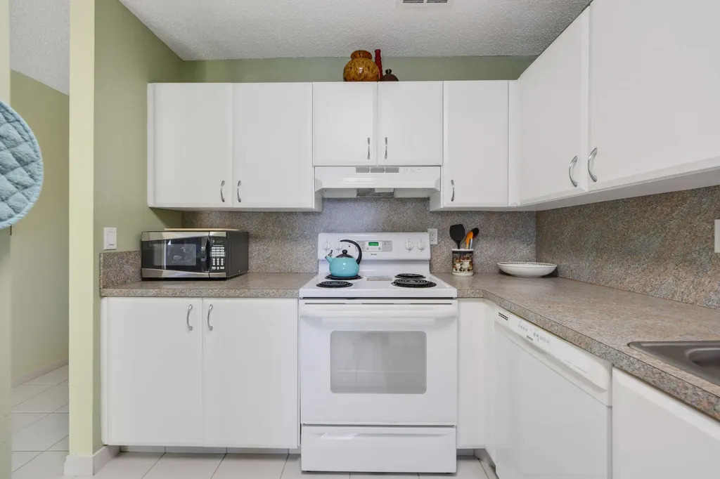 13757 Flora Place Delray Beach FL 33484