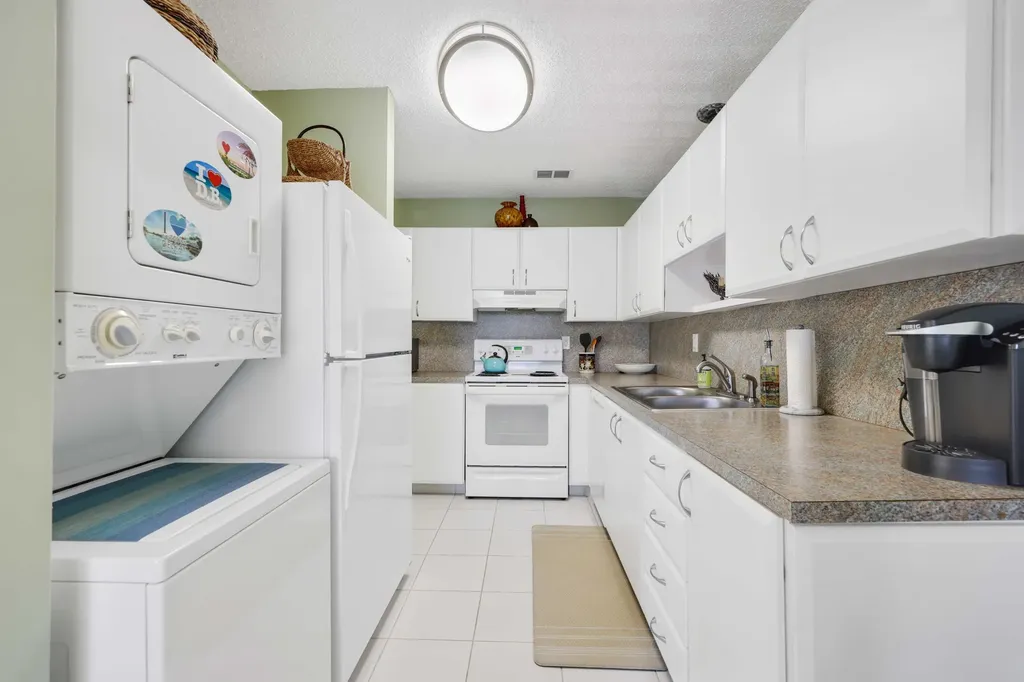 13757 Flora Place Delray Beach FL 33484