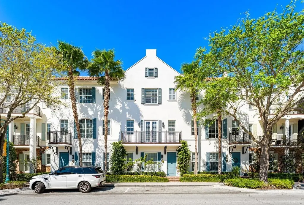 373 E Cannery Row Circle Delray Beach FL 33444