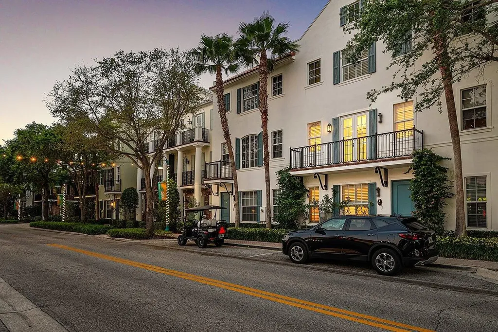 373 E Cannery Row Circle Delray Beach FL 33444