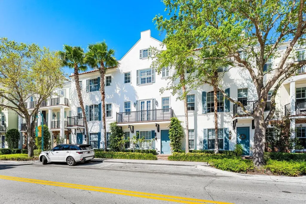 373 E Cannery Row Circle Delray Beach FL 33444
