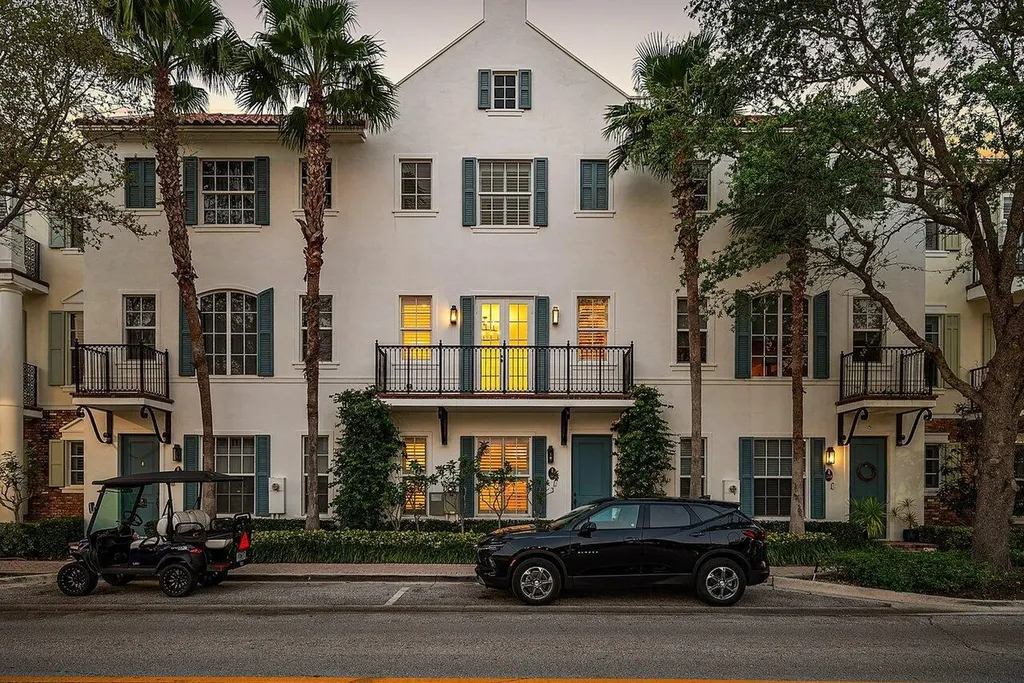 373 E Cannery Row Circle Delray Beach FL 33444