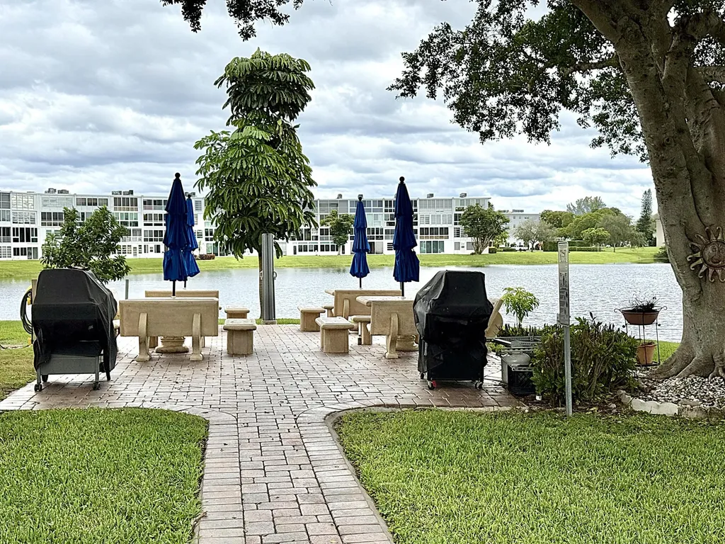 3082 Oakridge U Deerfield Beach FL 33442