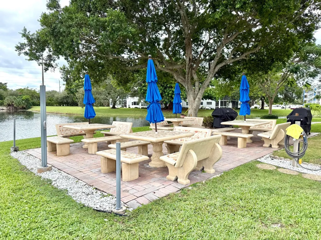 3082 Oakridge U Deerfield Beach FL 33442