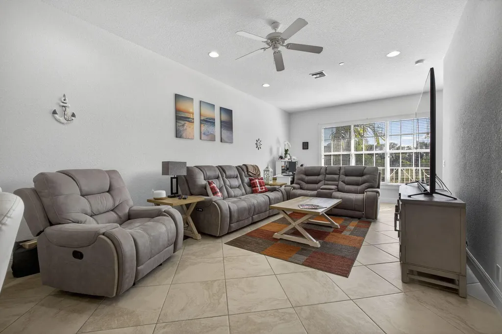 4511 Artesa Way S Palm Beach Gardens FL 33418