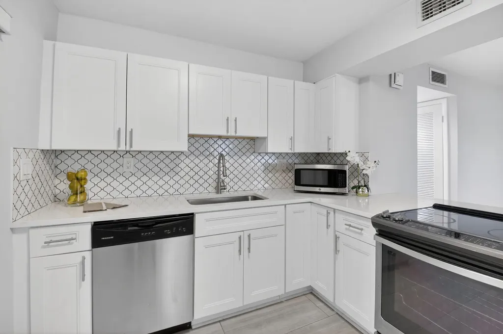 450 Piedmont J Delray Beach FL 33484