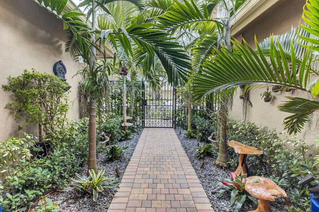 7723 Via Grande Boynton Beach FL 33437