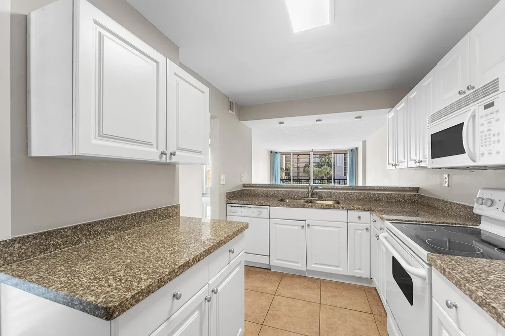 10 Royal Palm Way Boca Raton FL 33432
