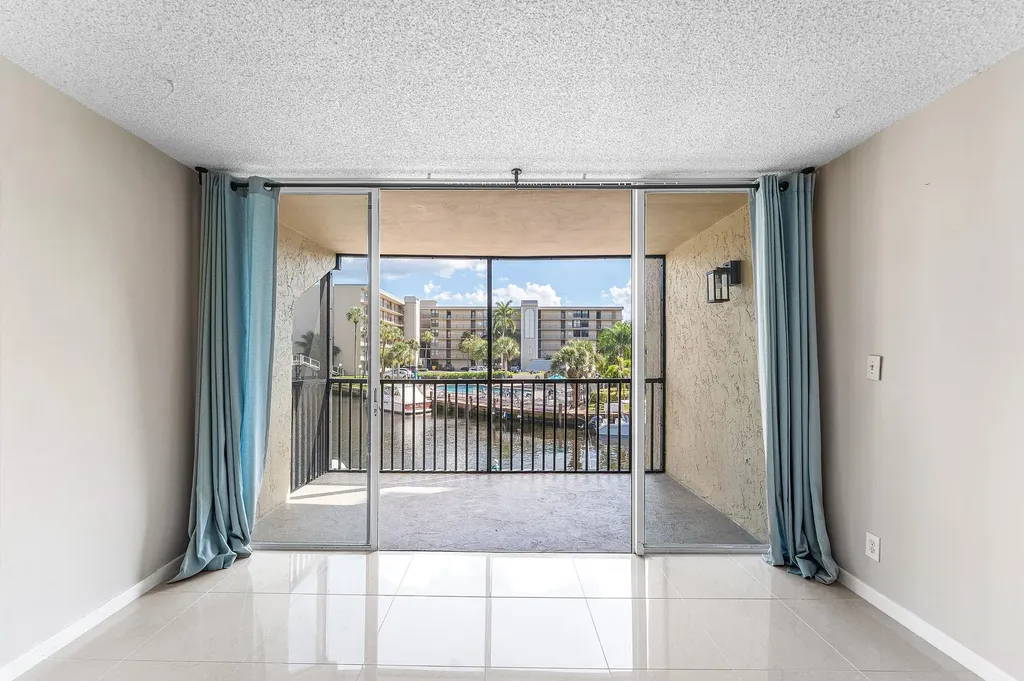 10 Royal Palm Way Boca Raton FL 33432