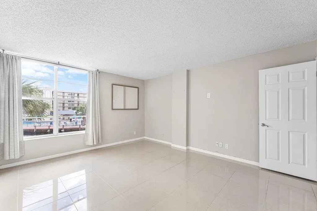 10 Royal Palm Way Boca Raton FL 33432