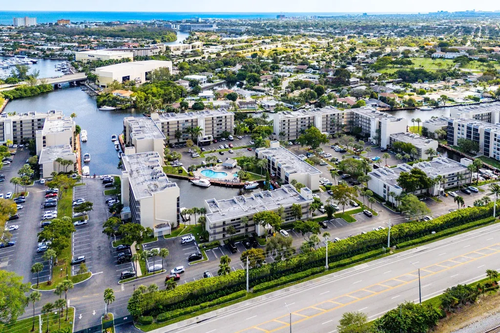 10 Royal Palm Way Boca Raton FL 33432