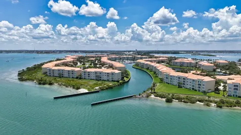 4 Harbour Isle Drive E Fort Pierce FL 34949