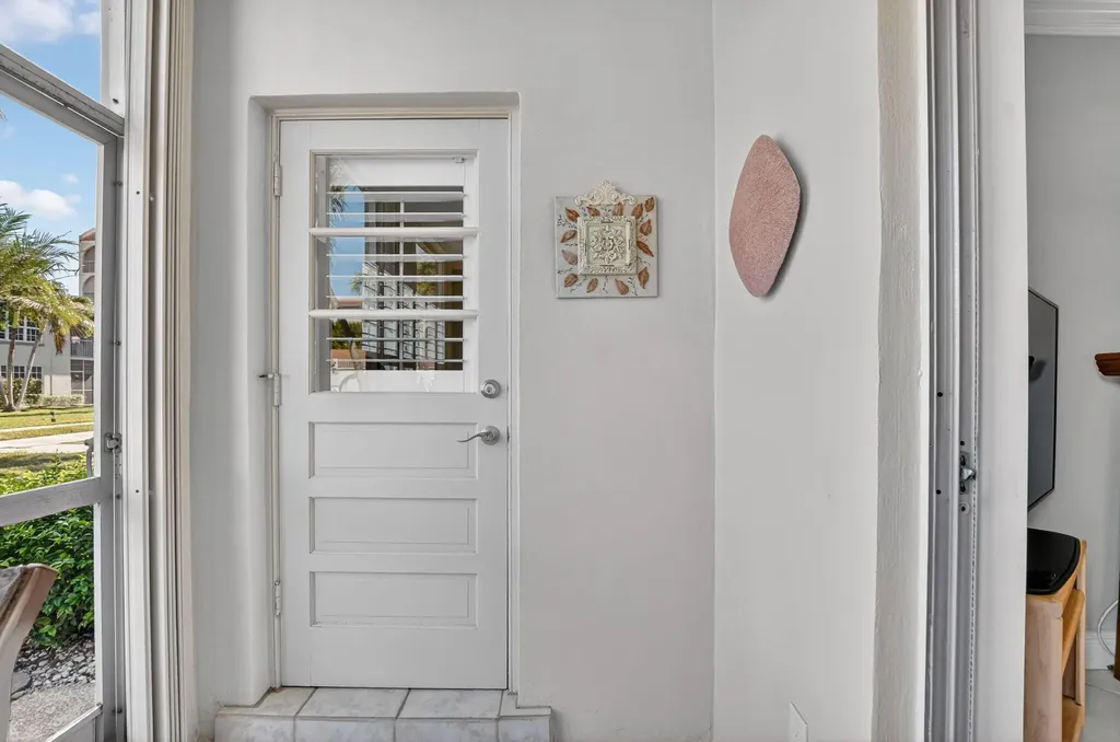 250 NE 20th Street Boca Raton FL 33431