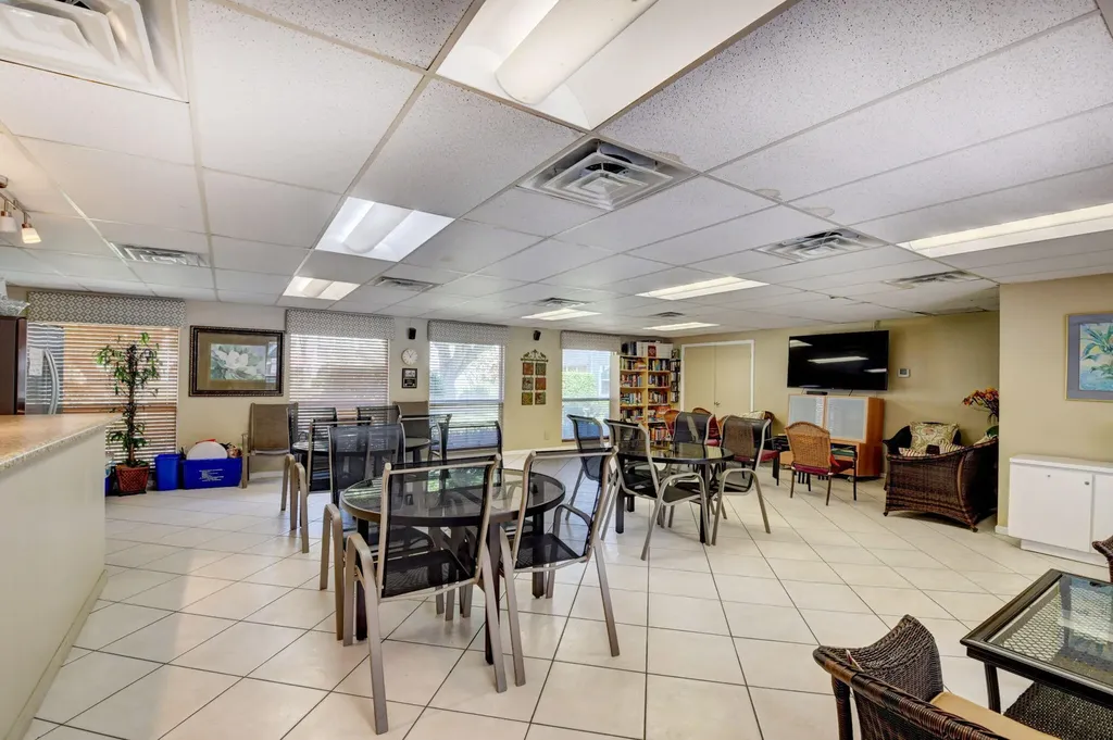250 NE 20th Street Boca Raton FL 33431