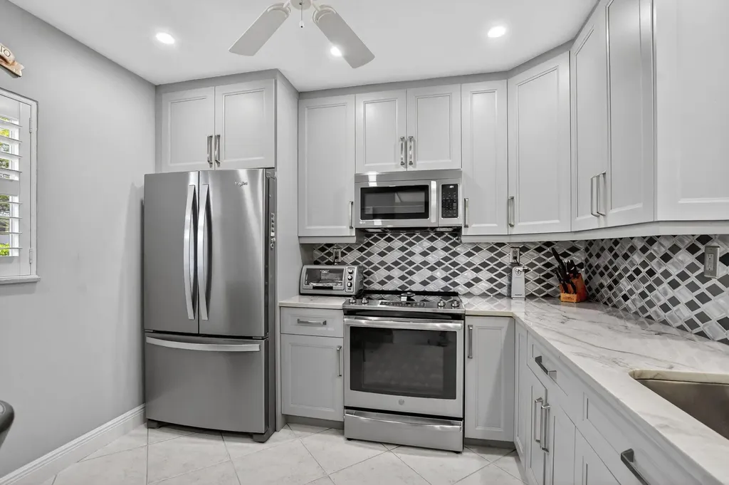 250 NE 20th Street Boca Raton FL 33431
