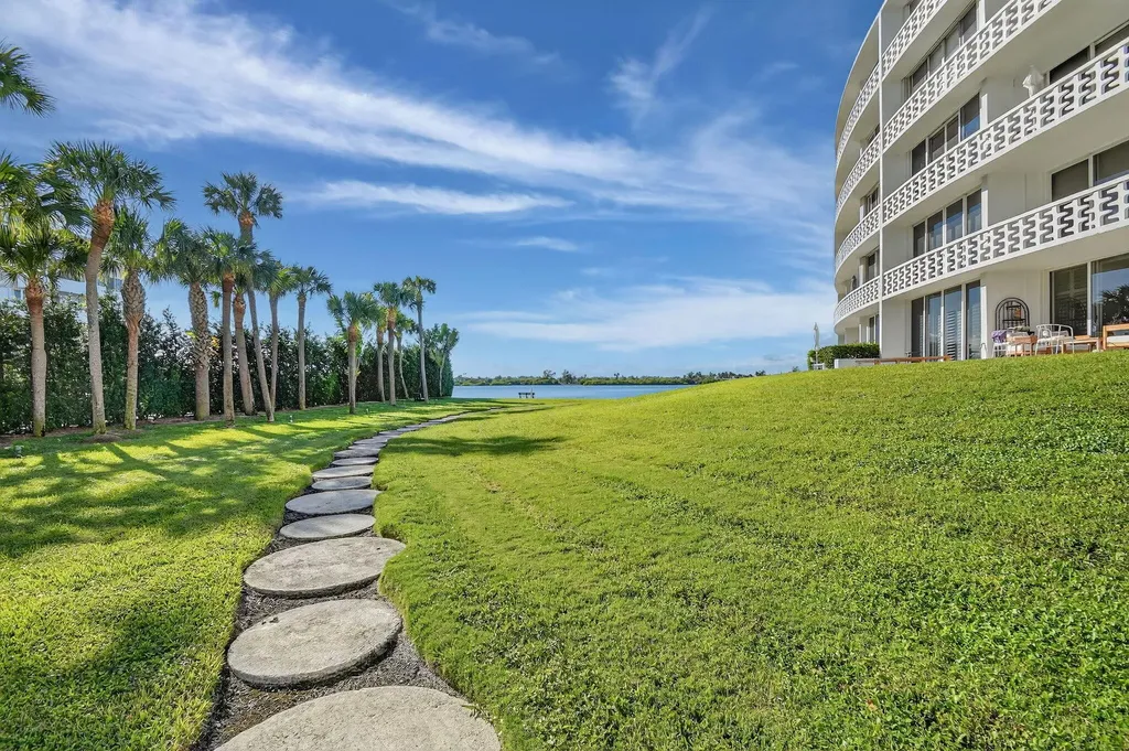 2760 S Ocean Boulevard Palm Beach FL 33480