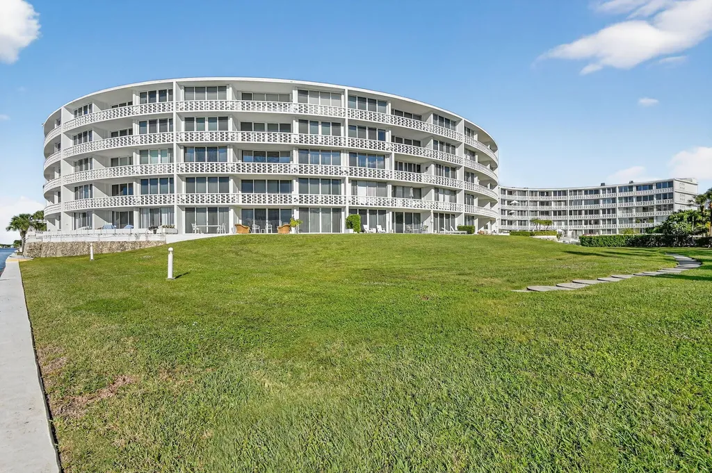 2760 S Ocean Boulevard Palm Beach FL 33480