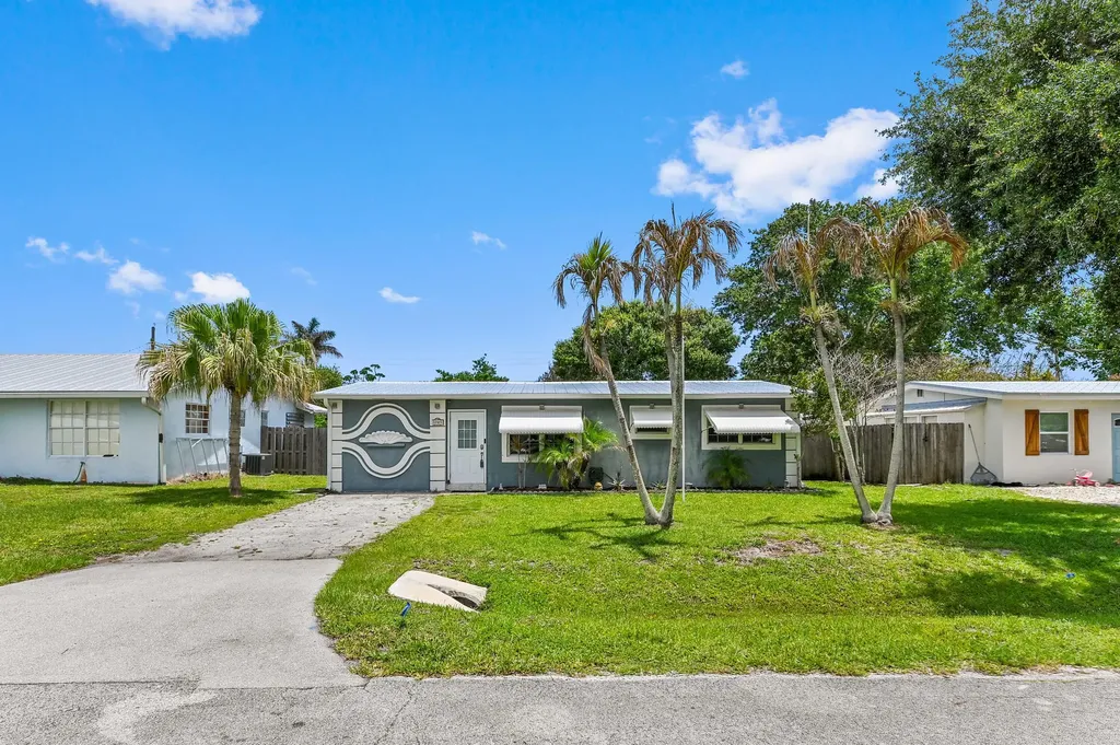 5709 SE Indigo Avenue Stuart FL 34997