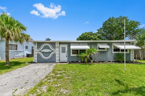 5709 SE Indigo Avenue Stuart FL 34997