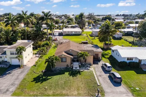 16 NW Avenue G Belle Glade FL 33430