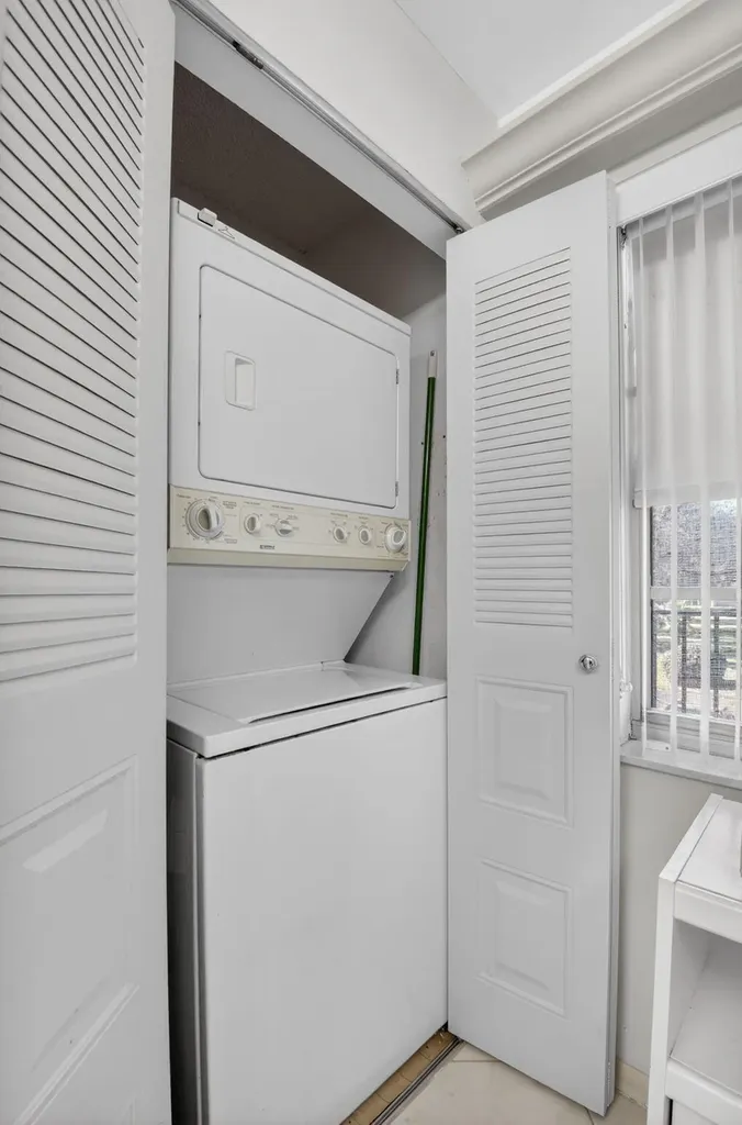 27 Abbey Lane Delray Beach FL 33446