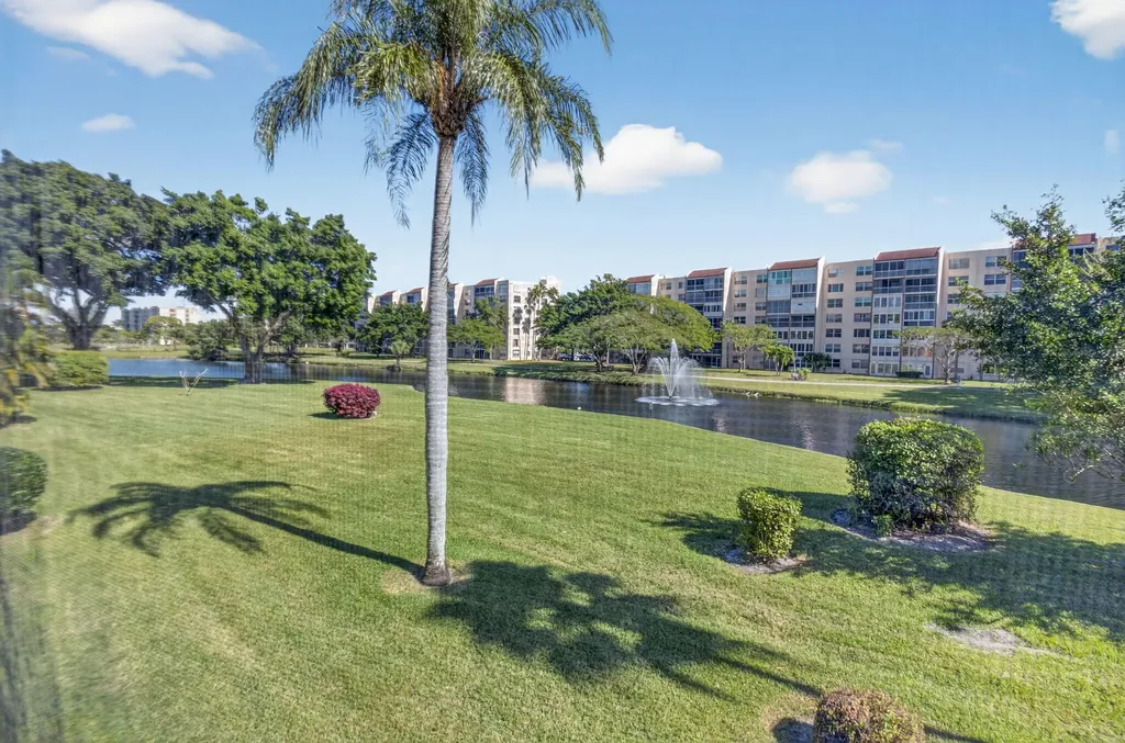 27 Abbey Lane Delray Beach FL 33446