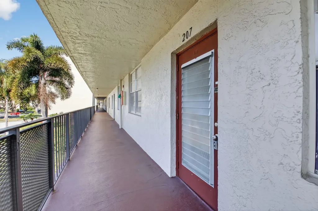 27 Abbey Lane Delray Beach FL 33446