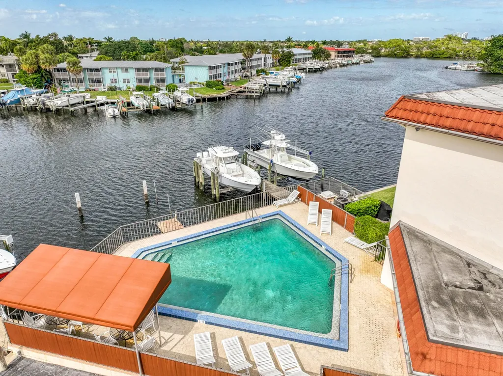 313 Lake Circle North Palm Beach FL 33408