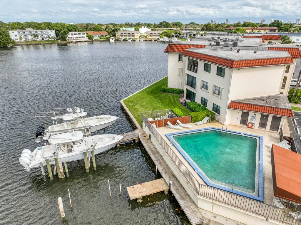 313 Lake Circle North Palm Beach FL 33408