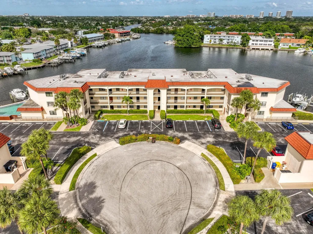 313 Lake Circle North Palm Beach FL 33408
