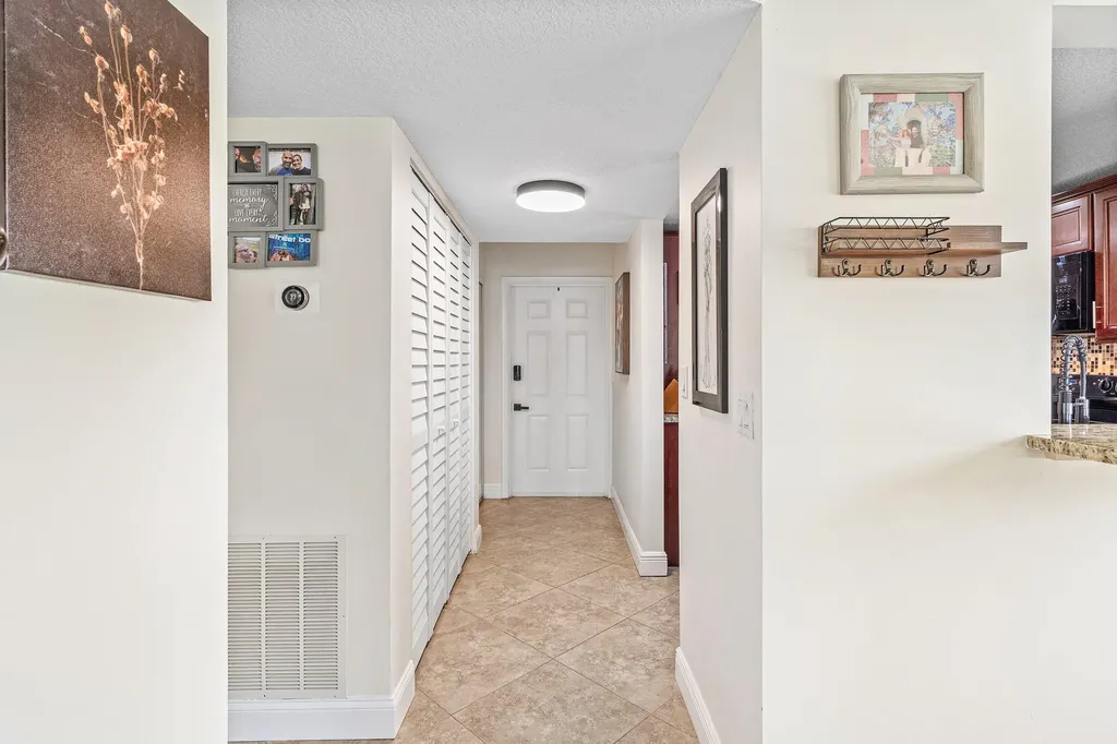 2905 SW 22nd Avenue Delray Beach FL 33445