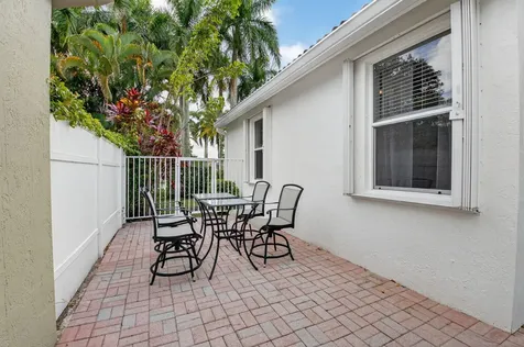 6032 Rossmoor Lakes Court Boynton Beach FL 33437