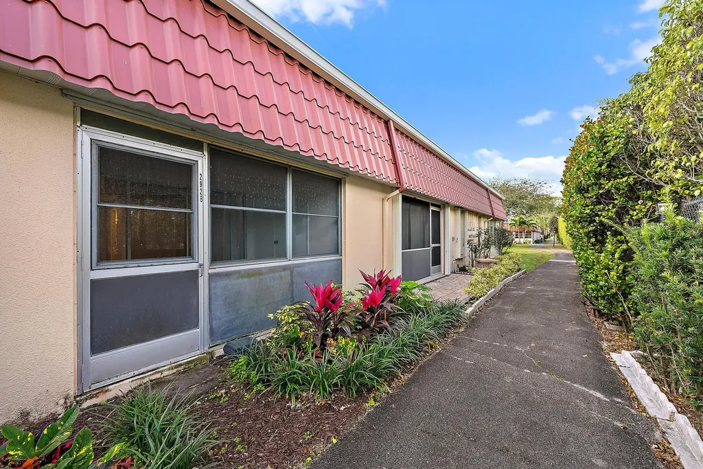 292 Cape Cod Circle Lake Worth FL 33467