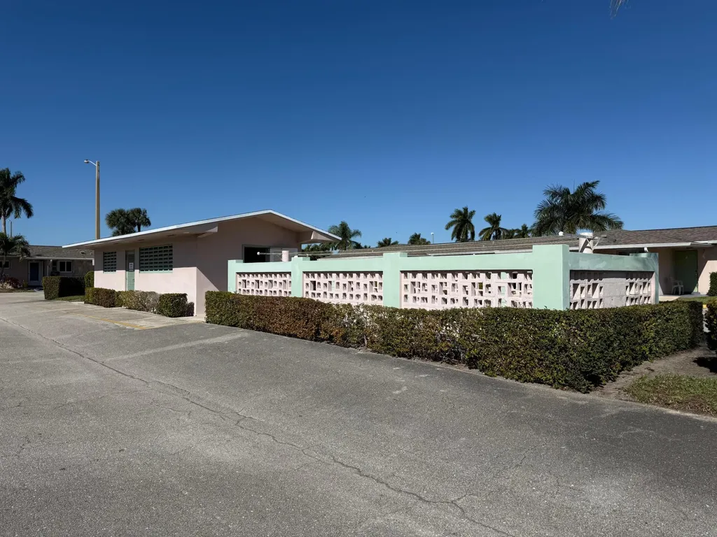 2688 Dudley Drive E West Palm Beach FL 33415