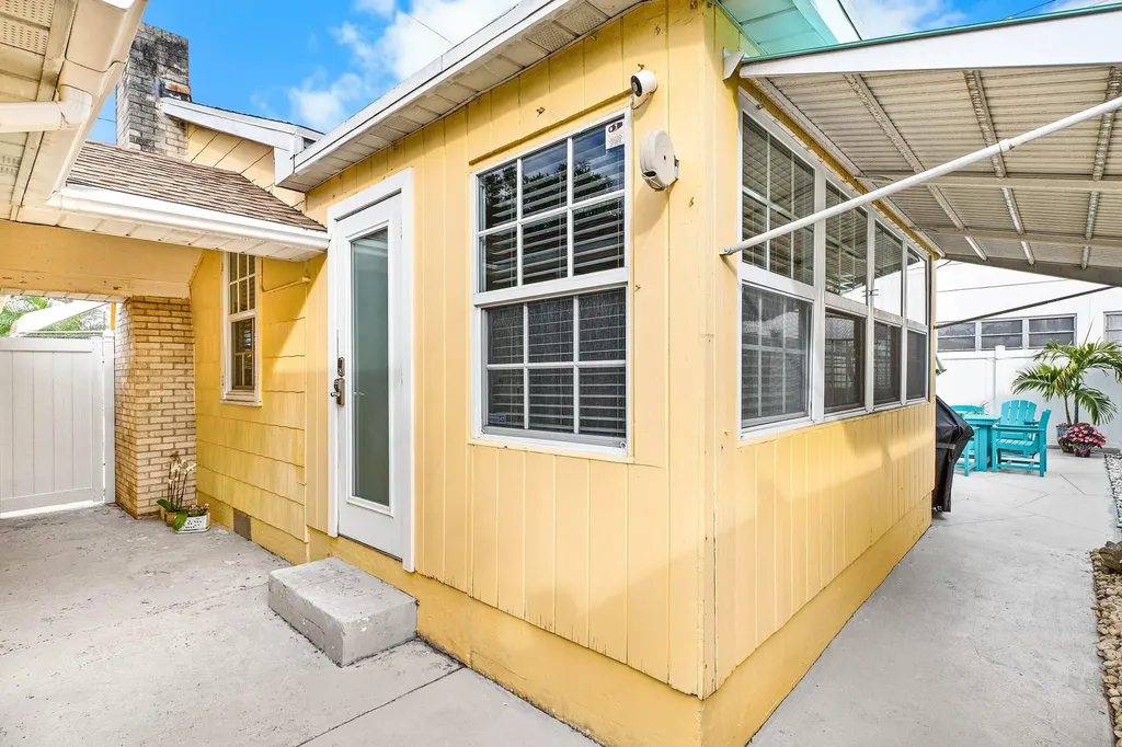 411 3rd Avenue N Lake Worth Beach FL 33460