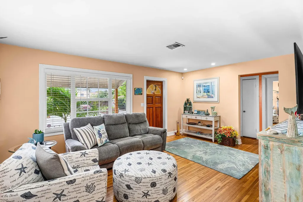 411 3rd Avenue N Lake Worth Beach FL 33460