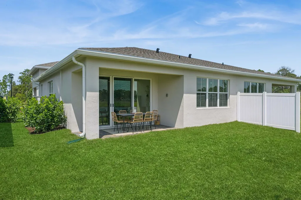 6204 NW Tuckaway Avenue Port St Lucie FL 34987