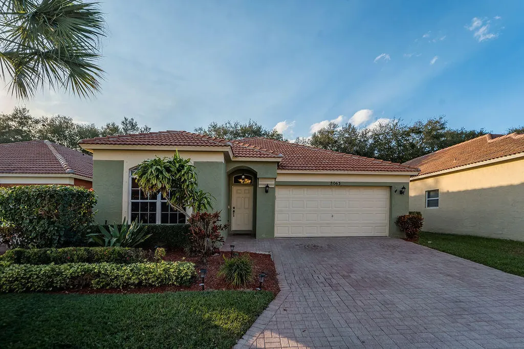 8063 Via Hacienda Riviera Beach FL 33418
