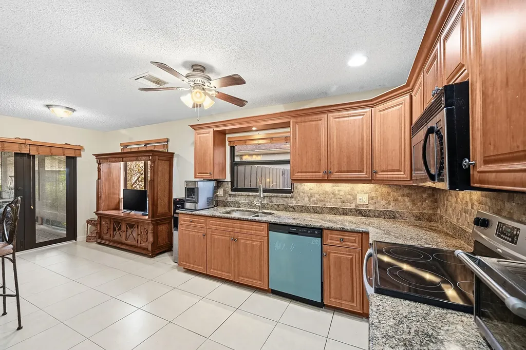 3135 NW 13th Street Delray Beach FL 33445