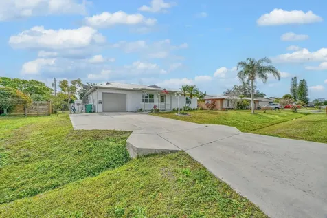 520 NW Azalea Avenue Port St Lucie FL 34983
