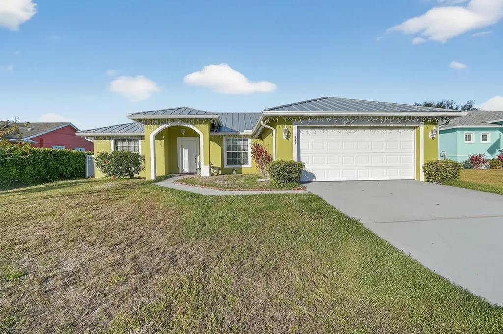 933 SW General Patton Terrace Port St Lucie FL 34953