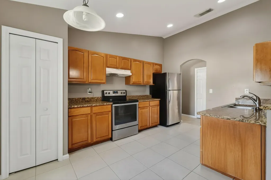 933 SW General Patton Terrace Port St Lucie FL 34953