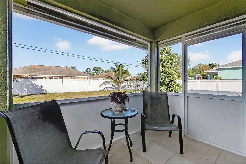 933 SW General Patton Terrace Port St Lucie FL 34953