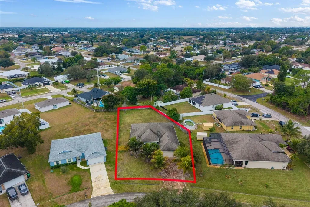 562 SW Souris Avenue Port St Lucie FL 34953