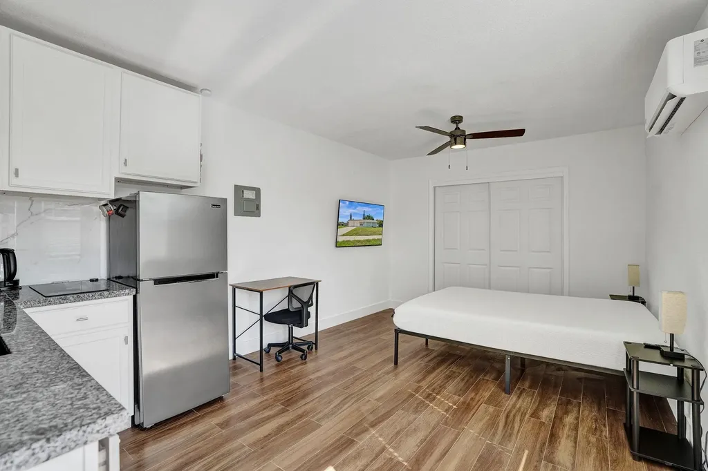 1075 W 30th Street Riviera Beach FL 33404