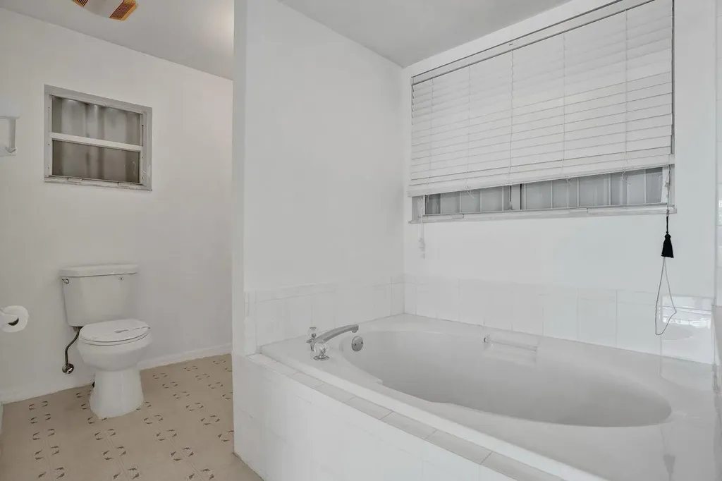 1075 W 30th Street Riviera Beach FL 33404