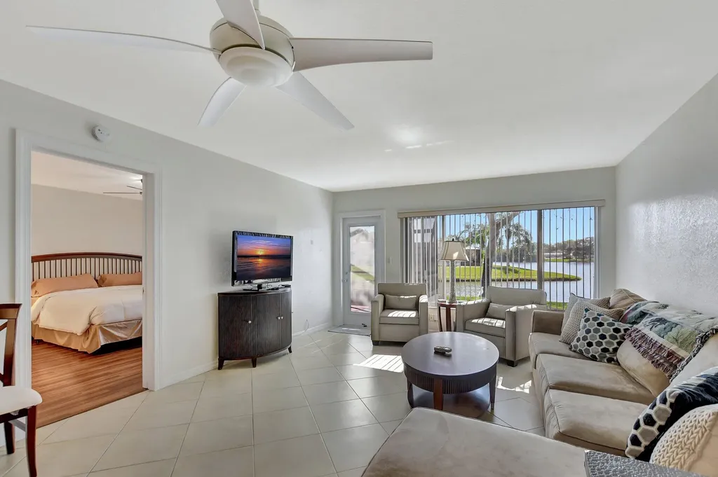 9214 Flynn Circle Boca Raton FL 33496