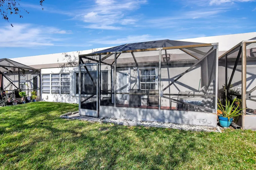 9214 Flynn Circle Boca Raton FL 33496