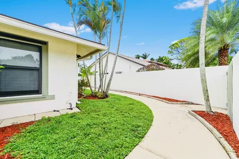 2749 SW 5th Street Delray Beach FL 33445